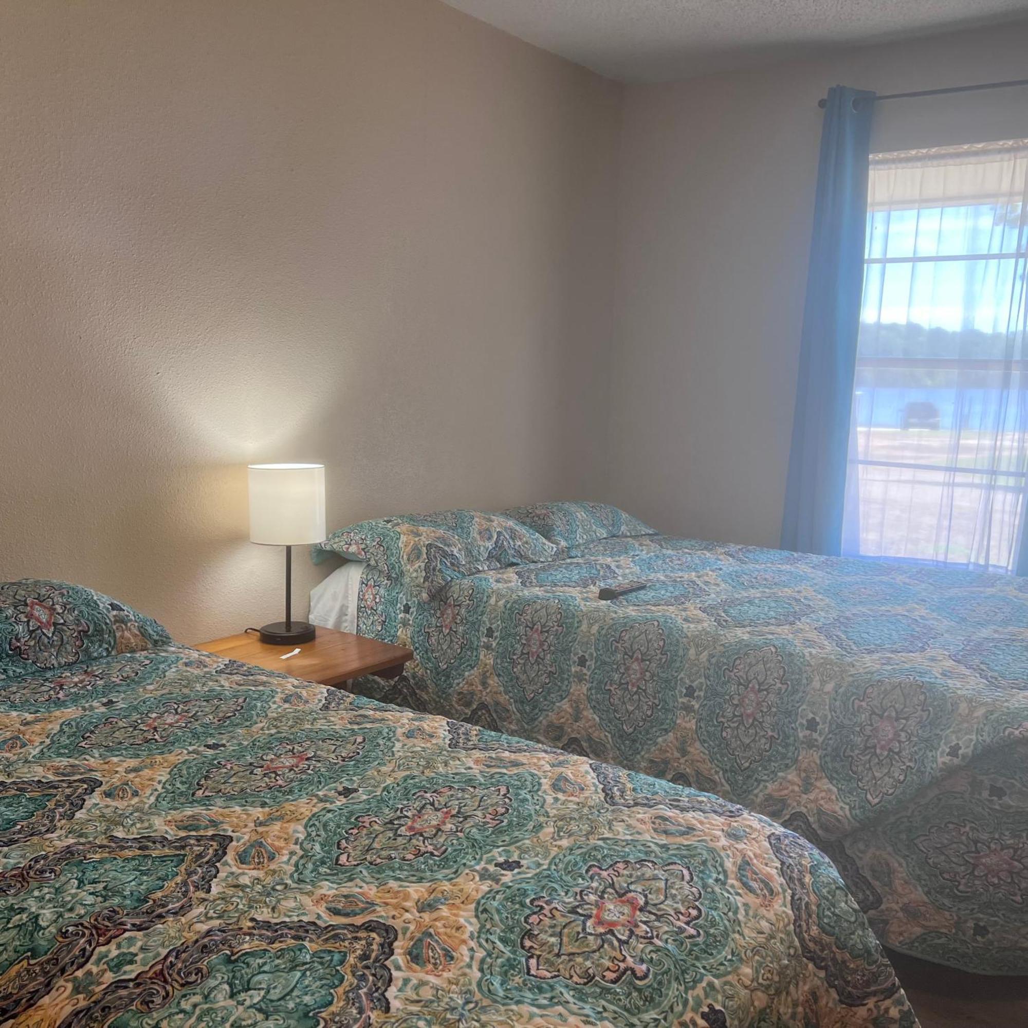 Alpine Lakeside Motel Room Backside Hemphill ภายนอก รูปภาพ