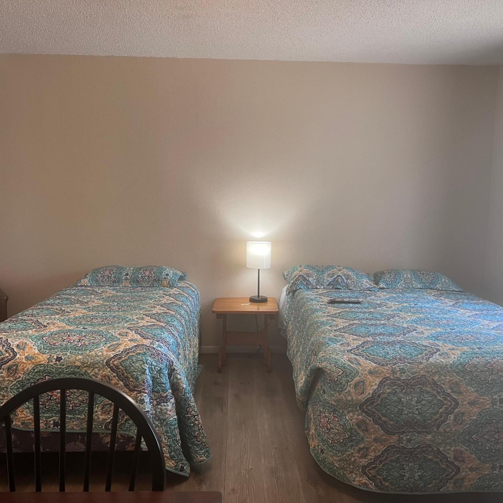 Alpine Lakeside Motel Room Backside Hemphill ภายนอก รูปภาพ