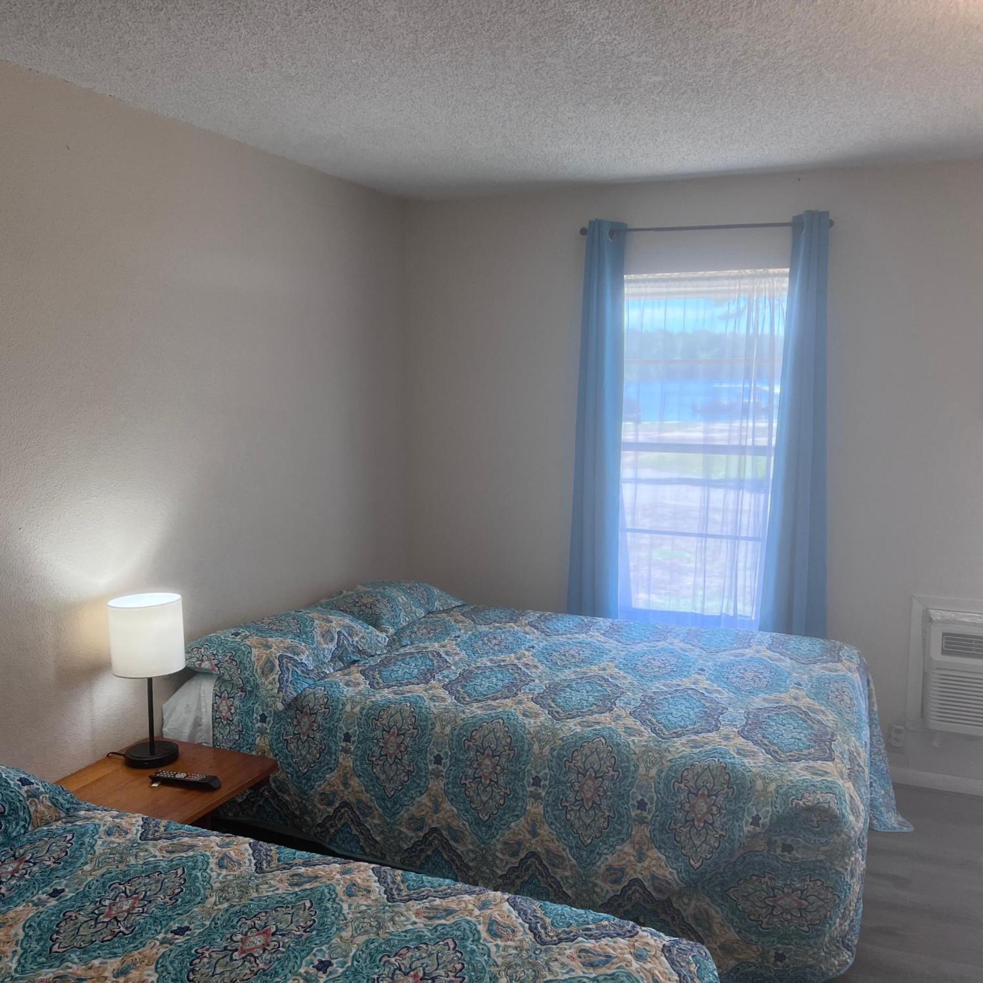 Alpine Lakeside Motel Room Backside Hemphill ภายนอก รูปภาพ